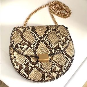 Mango Round Cross Body - Snake
Print